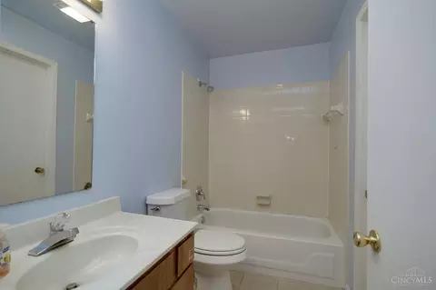 Bath - 42 Apple Ln, Cincinnati, OH 45255 photo 2 of 2