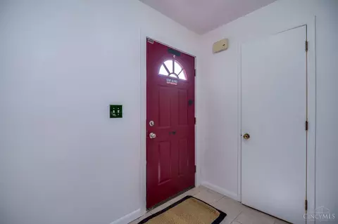 Entry Way - 42 Apple Ln, Cincinnati, OH 45255 photo 1 of 2