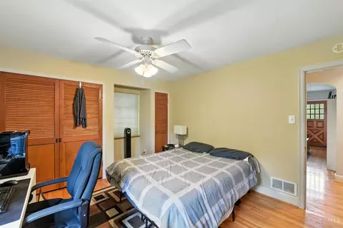 Bedroom - 3032 Junietta Ave, Cincinnati, OH 45211 photo 5 of 6