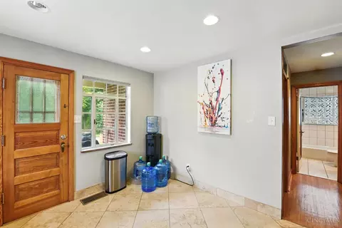 Entry Way - 3032 Junietta Ave, Cincinnati, OH 45211 photo 1 of 3