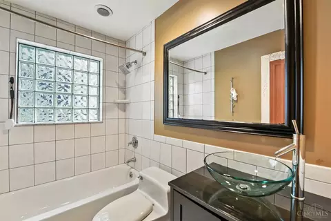 Bath - 3032 Junietta Ave, Cincinnati, OH 45211 photo 1 of 2