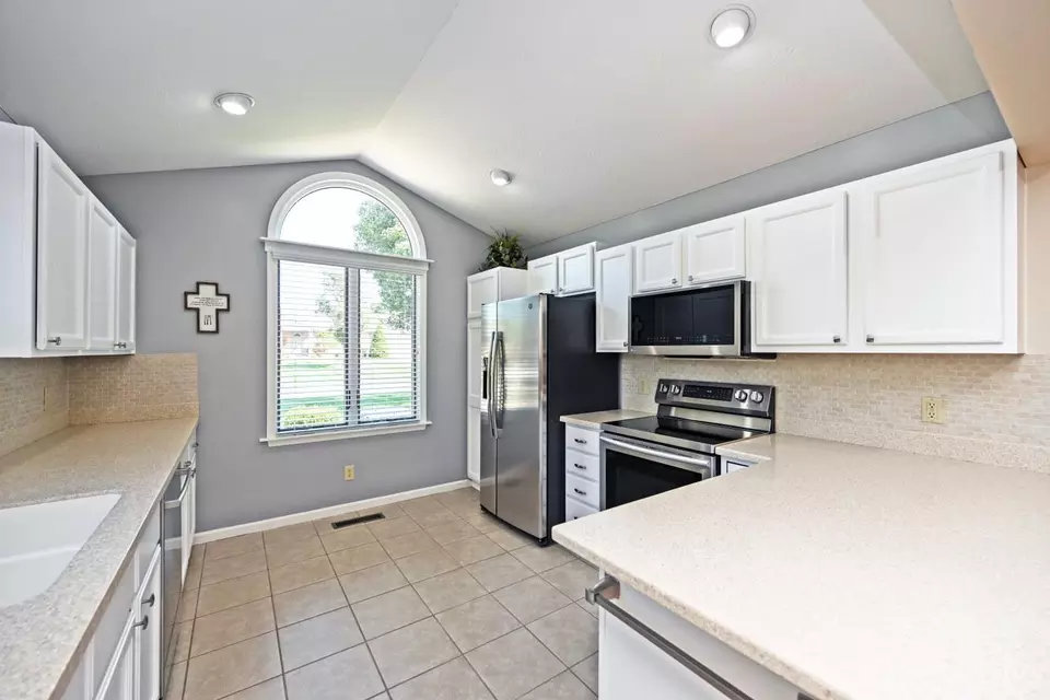 Kitchen - 1190 Stephanie Dr, Hamilton, OH 45013 photo 1 of 4