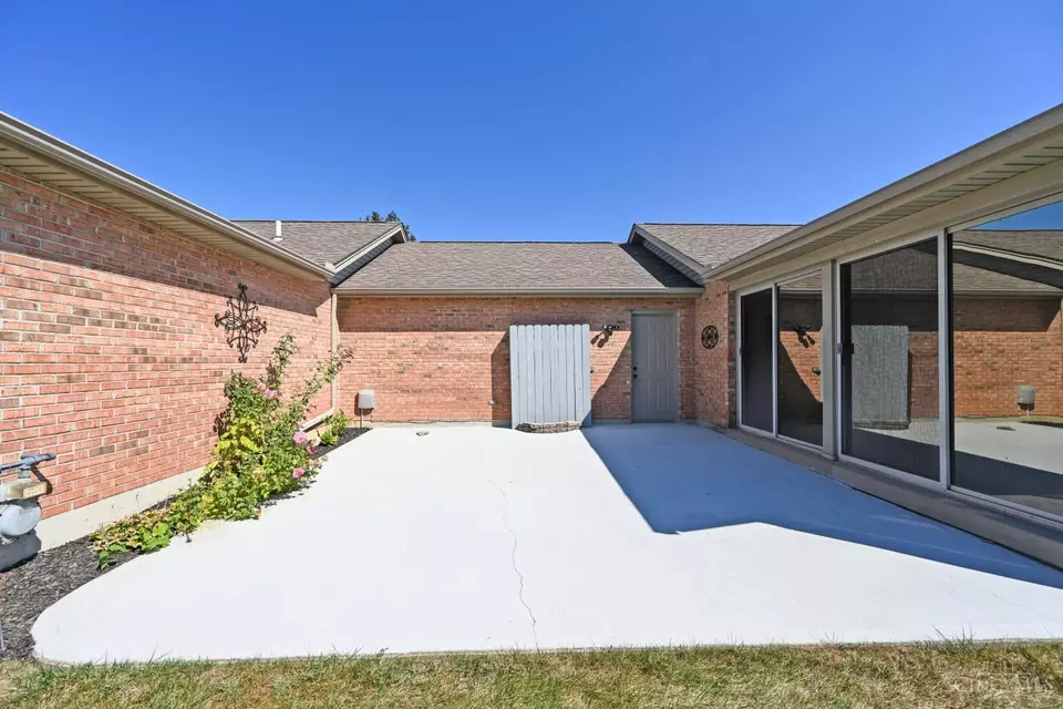 Exterior - 1190 Stephanie Dr, Hamilton, OH 45013 photo 6 of 9