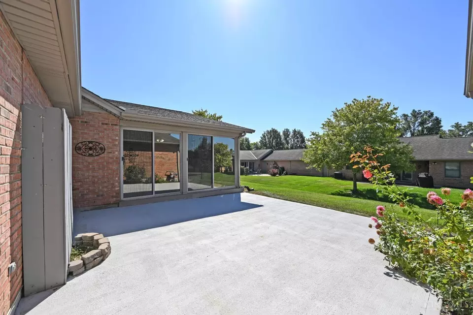 Exterior - 1190 Stephanie Dr, Hamilton, OH 45013 photo 5 of 9