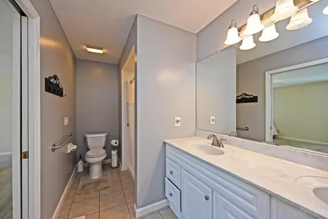 Bath - 1190 Stephanie Dr, Hamilton, OH 45013 photo 1 of 4