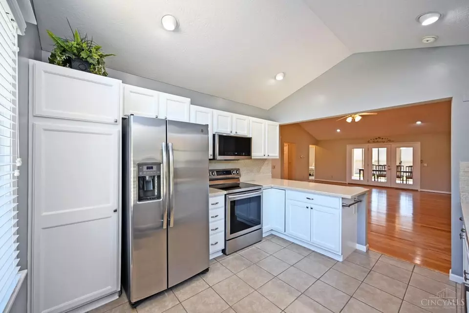 Kitchen - 1190 Stephanie Dr, Hamilton, OH 45013 photo 4 of 4