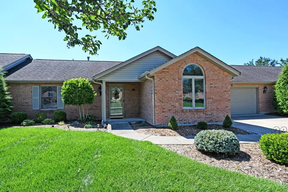 Exterior - 1190 Stephanie Dr, Hamilton, OH 45013 photo 2 of 9