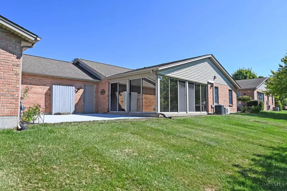 Exterior - 1190 Stephanie Dr, Hamilton, OH 45013 photo 9 of 9