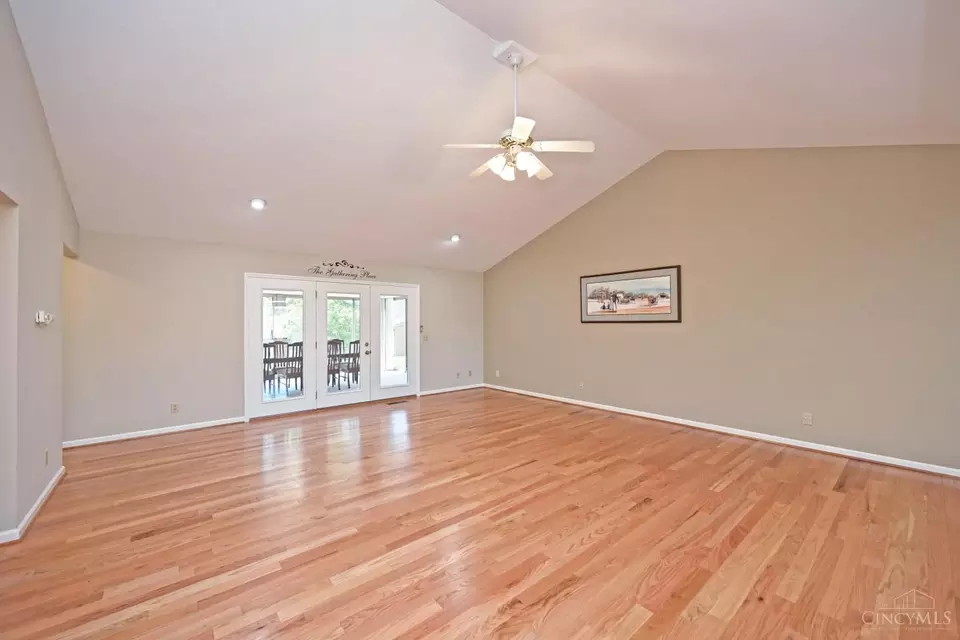 Living - 1190 Stephanie Dr, Hamilton, OH 45013 photo 1 of 6
