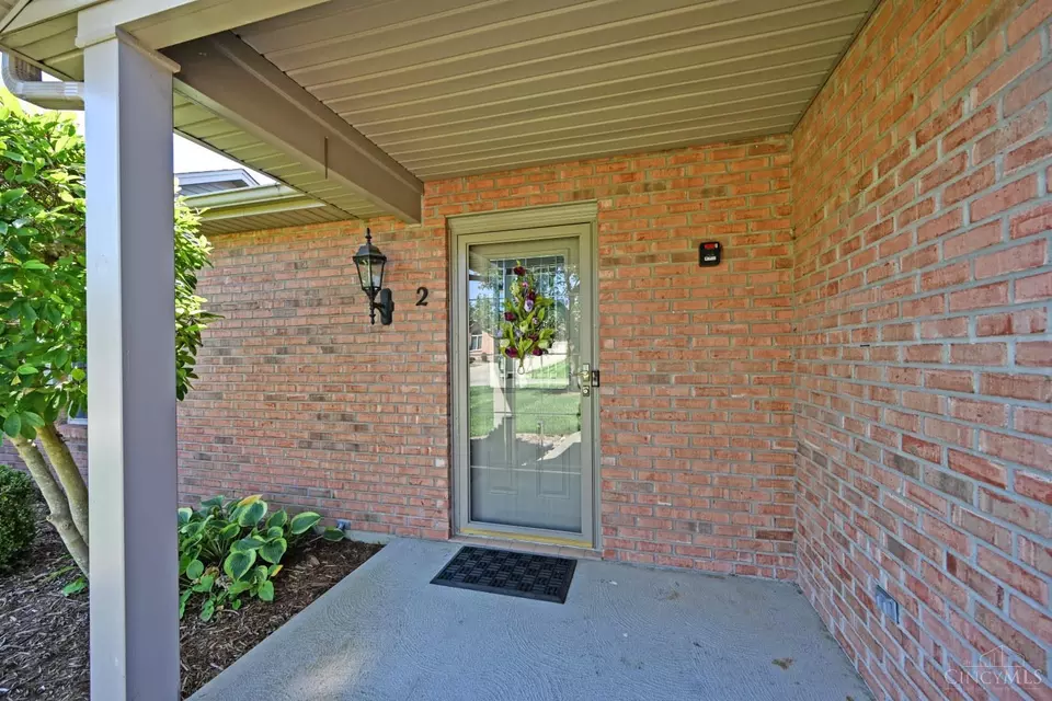 Exterior - 1190 Stephanie Dr, Hamilton, OH 45013 photo 3 of 9