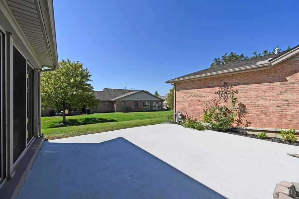Exterior - 1190 Stephanie Dr, Hamilton, OH 45013 photo 4 of 9