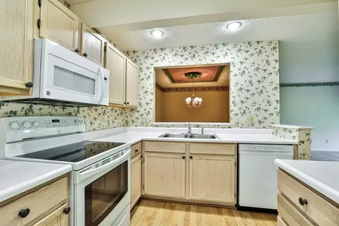 Kitchen - 11535 Regency Square Ct, Cincinnati, OH 45231 photo 2 of 2