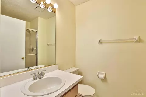 Bath - 11535 Regency Square Ct, Cincinnati, OH 45231 photo 1 of 3