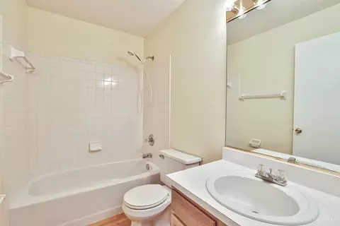 Bath - 11535 Regency Square Ct, Cincinnati, OH 45231 photo 3 of 3