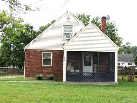 4039 Galbraith Rd, Deer Park, OH 45236