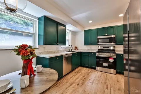 Kitchen - 1732 Quebec Rd, Cincinnati, OH 45205 photo 3 of 5