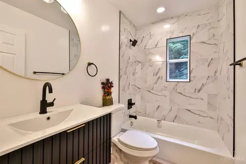 Bath - 1732 Quebec Rd, Cincinnati, OH 45205 photo 1 of 1