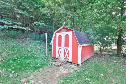 Exterior - 1732 Quebec Rd, Cincinnati, OH 45205 photo 6 of 7