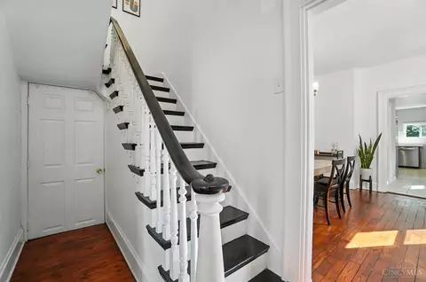 Entry Way - 4242 Williamson Pl, Cincinnati, OH 45223 photo 2 of 4