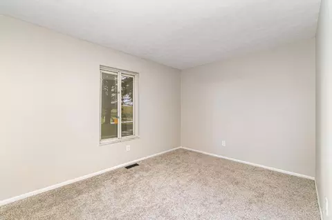 Bedroom - 12466 Sinking Spring Rd, Peebles, OH 45660 photo 3 of 4