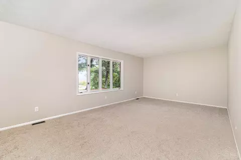 Living - 12466 Sinking Spring Rd, Peebles, OH 45660 photo 2 of 2