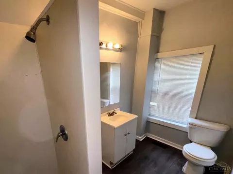 Bath - 3549 Dick St, Cincinnati, OH 45220 photo 1 of 2