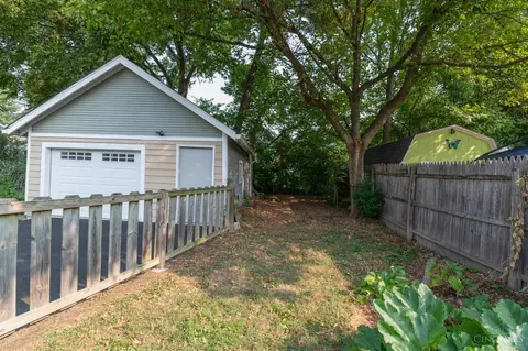 Exterior - 7024 Bramble Ave, Cincinnati, OH 45227 photo 8 of 10