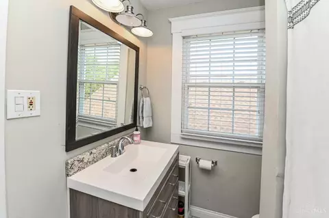 Bath - 7024 Bramble Ave, Cincinnati, OH 45227 photo 1 of 2