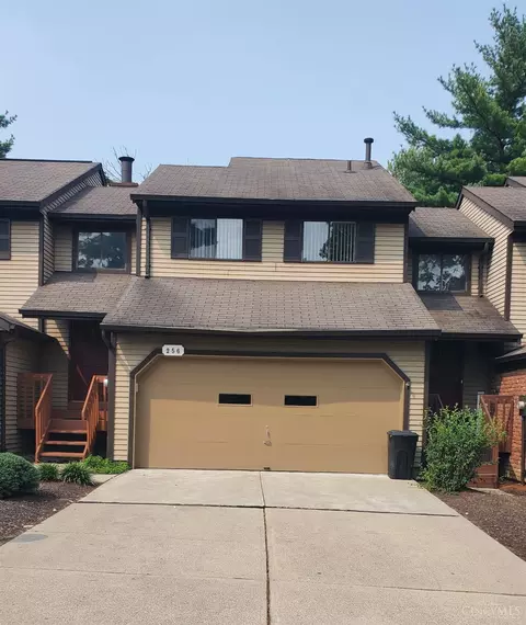 256 Centerbury Ct, Springdale, OH 45246
