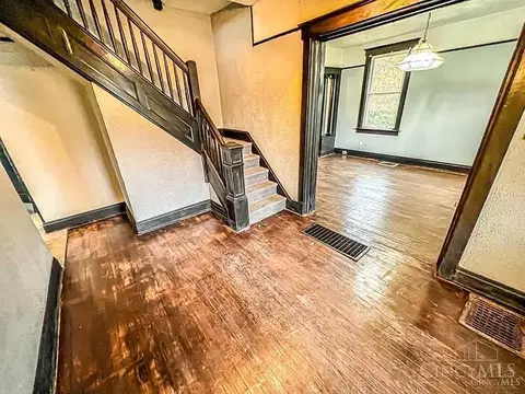 Entry Way - 2568 Trevor Pl, Cincinnati, OH 45225 photo 2 of 3