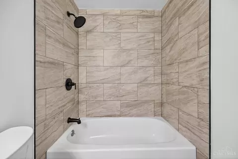 Bath - 2800 Mapletree Ct, Reading, OH 45236 photo 2 of 4