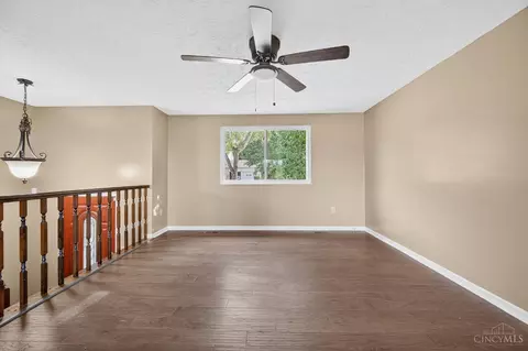 Living - 2800 Mapletree Ct, Reading, OH 45236 photo 2 of 7