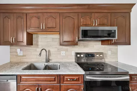 Kitchen - 2800 Mapletree Ct, Reading, OH 45236 photo 4 of 4