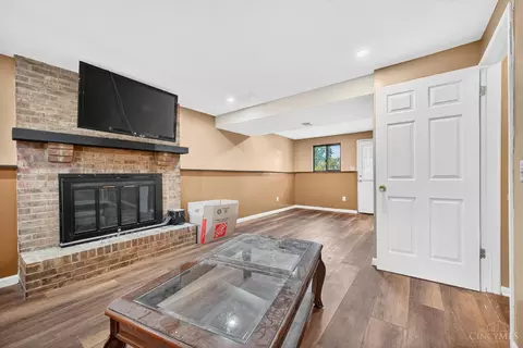 Living - 2800 Mapletree Ct, Reading, OH 45236 photo 6 of 7
