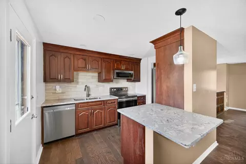 Kitchen - 2800 Mapletree Ct, Reading, OH 45236 photo 3 of 4