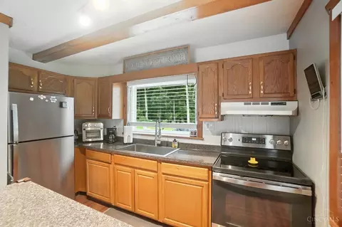 Kitchen - 1503 Covered Bridge Rd, Cincinnati, OH 45231 photo 2 of 3