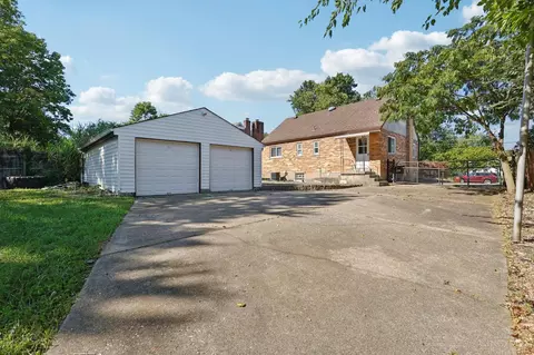 Exterior - 9124 Ranchill Dr, Cincinnati, OH 45231 photo 8 of 15