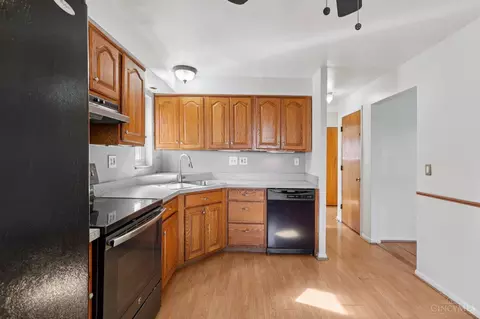 Kitchen - 9124 Ranchill Dr, Cincinnati, OH 45231 photo 1 of 4