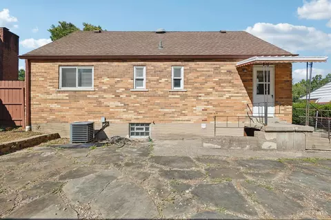 Exterior - 9124 Ranchill Dr, Cincinnati, OH 45231 photo 4 of 15