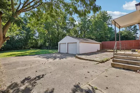 Exterior - 9124 Ranchill Dr, Cincinnati, OH 45231 photo 7 of 15