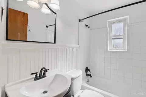 Bath - 9124 Ranchill Dr, Cincinnati, OH 45231 photo 1 of 1