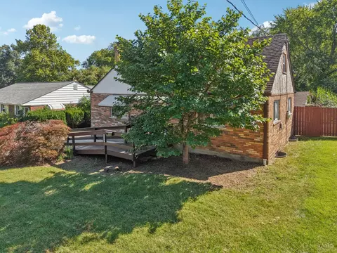 Exterior - 9124 Ranchill Dr, Cincinnati, OH 45231 photo 13 of 15