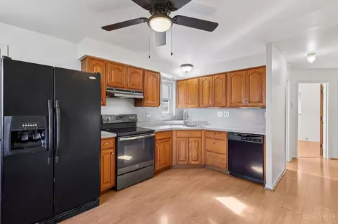 Kitchen - 9124 Ranchill Dr, Cincinnati, OH 45231 photo 2 of 4