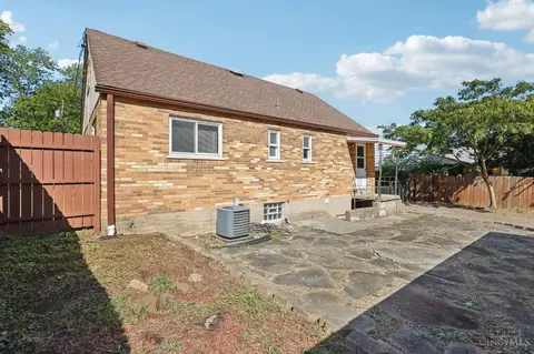 Exterior - 9124 Ranchill Dr, Cincinnati, OH 45231 photo 5 of 15