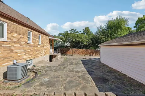 Exterior - 9124 Ranchill Dr, Cincinnati, OH 45231 photo 6 of 15