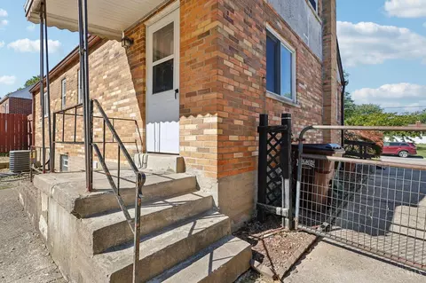 Exterior - 9124 Ranchill Dr, Cincinnati, OH 45231 photo 3 of 15