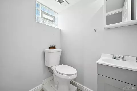 Bath - 1601 Manss Ave, Cincinnati, OH 45205 photo 2 of 2