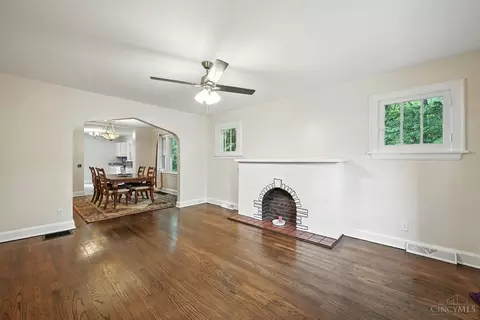 Living - 1601 Manss Ave, Cincinnati, OH 45205 photo 1 of 3