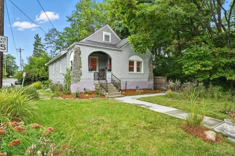 Exterior - 1601 Manss Ave, Cincinnati, OH 45205 photo 2 of 6