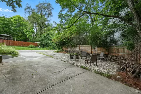 Exterior - 1601 Manss Ave, Cincinnati, OH 45205 photo 6 of 6
